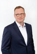 Zurich Gruppe wird Partner von „NRW-Wirtschaft im Wandel“ 1 Dr Carsten Schildkneresse offiziell