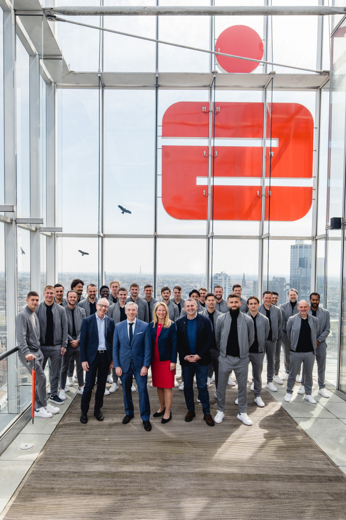 Stadtsparkasse Düsseldorf: Autogrammstunde mit Fortuna 1 Fortuna 27 4 2023 54