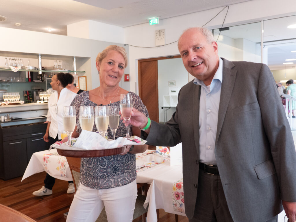 Bewohner und Gäste feiern Jubiläum: 25 Jahre Nova Vita Residenz am Museum Folkwang in Essen 7 P1180923