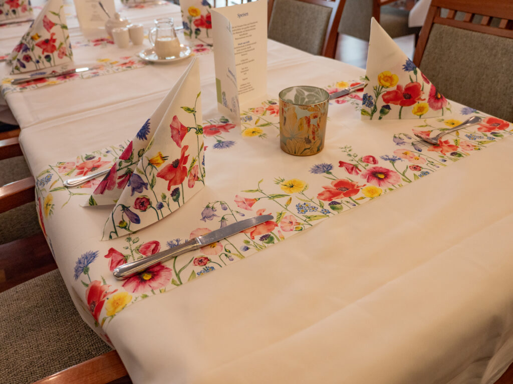 Bewohner und Gäste feiern Jubiläum: 25 Jahre Nova Vita Residenz am Museum Folkwang in Essen 10 P1180931