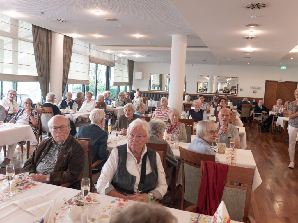 Bewohner und Gäste feiern Jubiläum: 25 Jahre Nova Vita Residenz am Museum Folkwang in Essen 12 P1180958